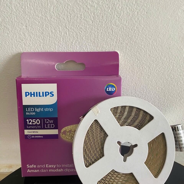 ✨ Đèn LED dây Philips DLI320 5M 12W/M 4000K 1250LM 24V: Thắp sáng không gian trang sức tinh tế - Khám phá ngay!
