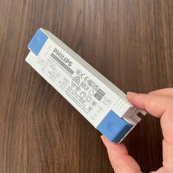 ✨ Nguồn Philips CertaDrive 30W 24VDC: Kiến tạo dòng chảy ánh sáng hoàn mỹ. Trải nghiệm ngay.