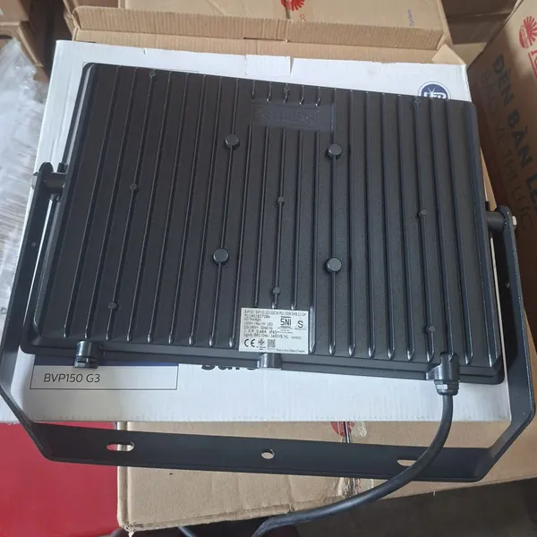✨ Trải Nghiệm Ánh Sáng Hoàn Hảo | Đèn pha led ngoài trời Floodlight Philips BVP150 LED150/CW PSU 150W SWB G3 GM 6500K IP65. Khám Phá Ngay!