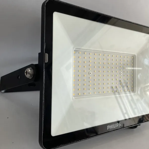 ✨ Không gian bừng sáng, khoảnh khắc thăng hoa. Khám phá Đèn pha led ngoài trời Floodlight Philips BVP150 LED100/CW PSU 100W SWB G3 GM 6500K IP65.