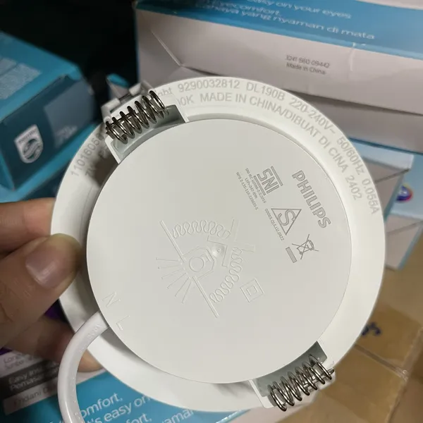 ✨ Kiến tạo không gian sống. Khám phá ngay Đèn downlight âm trần Led Philips Eridani DL190B LED6 D100 7W 840 WH SNI 4000K 550lm.