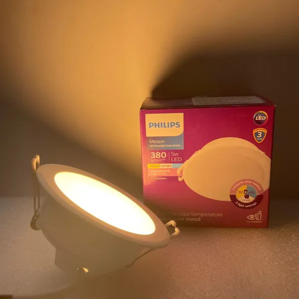 ✨ Trải nghiệm ánh sáng đa sắc thái. Khám phá Đèn downlight âm trần đổi màu Led Philips Meson SSW D80 5W WH recessed LED CCT 2700K-4000K-6500K 380LM.