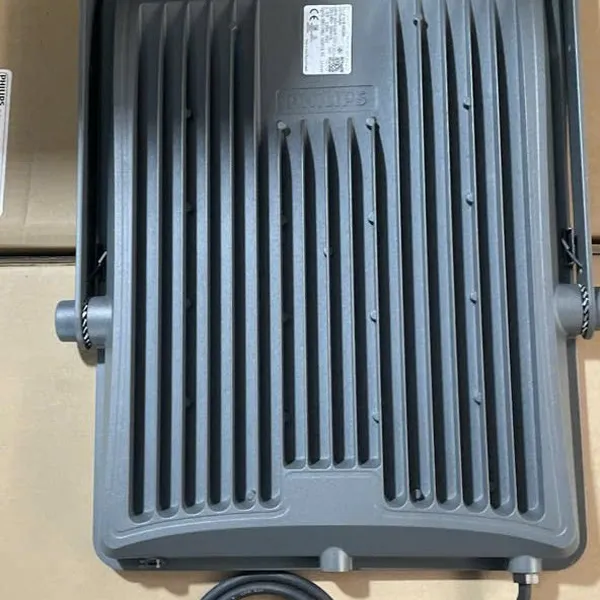 ✨ Khai Phóng Không Gian Đêm. Khám phá Đèn pha led ngoài trời Floodlight Philips BVP151 LED240/CW PSU 200W 220-240V G3 GM 6500K IP65.