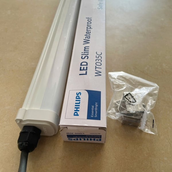 ✨ Khám phá Bộ máng đèn LED chống thấm Waterproof Philips SmartBright WP Batten WT035C: Nâng tầm không gian, thách thức mọi môi trường với ánh sáng tinh khiết 6500K, độ bền IP65 đỉnh cao. Trải nghiệm ngay đẳng cấp Philips!