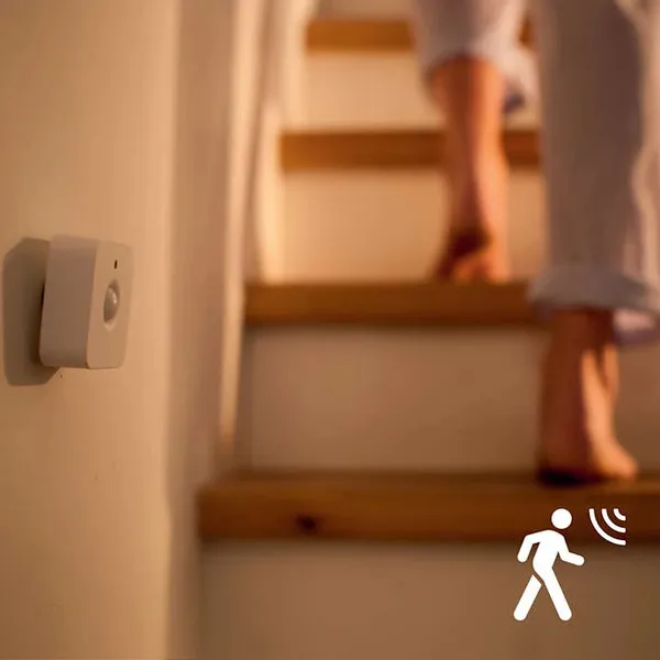 💡 Ánh Sáng Theo Từng Bước Chân. Khám Phá Phụ kiện đèn LED chiếu sáng thông minh Philips Hue - Cảm biến chuyển động Philips Hue Motion Sensor MY-PH-VN