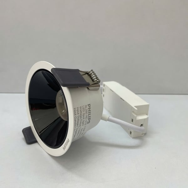 ✨ Nâng Tầm Không Gian Sống: Khám Phá Đèn downlight âm trần chiếu điểm chóa sâu Led Philips SL260 RD 075 7.5W 940 36D WH R GM 4000K 510lm. Trải nghiệm ánh sáng hoàn hảo, định hình phong cách sống của bạn ngay hôm nay.