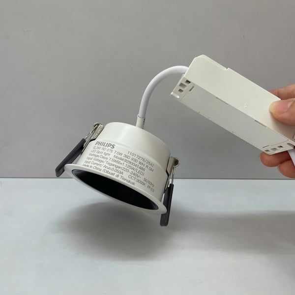 ✨ Đèn downlight âm trần Philips SL260: Ánh sáng tinh tế kiến tạo không gian sang trọng. Khám phá ngay!