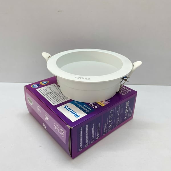 💡 Khám phá không gian sống đẳng cấp: Đèn downlight âm trần chóa sâu 3 chế độ / đổi màu Led Philips Meson c Rc Rd SSW D100 9W 640lm CCT 6500K/3000K/4300K. Trải nghiệm ánh sáng hoàn mỹ, nâng tầm mọi khoảnh khắc!