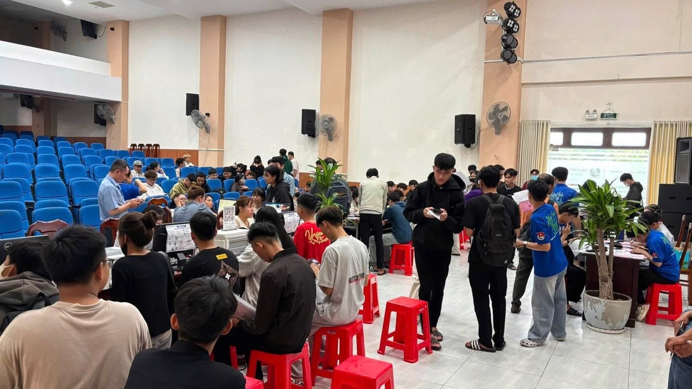 Hội trường Trường Cao đẳng Công nghệ Thủ Đức phục vụ hoạt động đông sinh viên