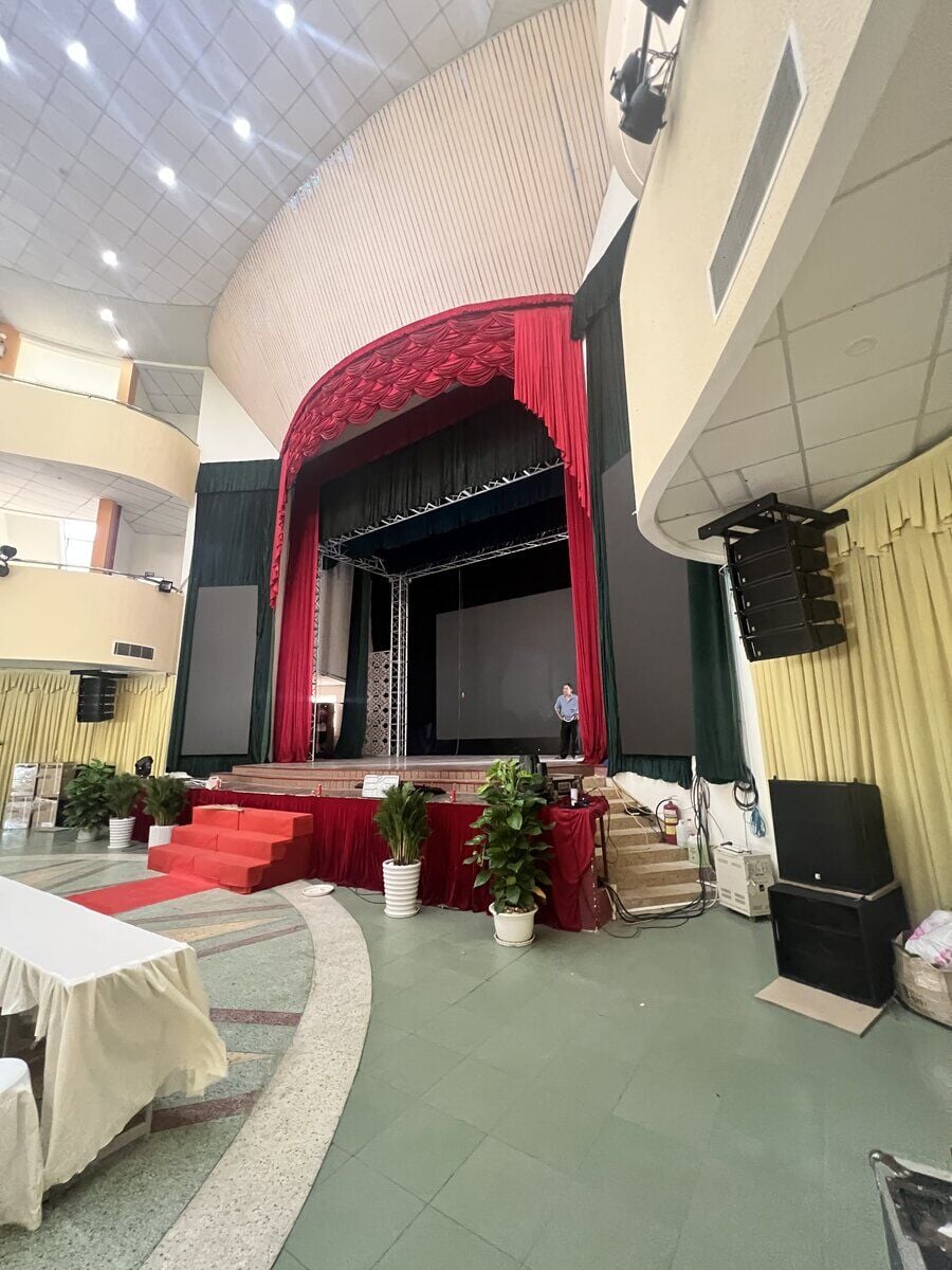 Hội trường Trung tâm Văn hóa Nghệ thuật tỉnh Tây Ninh trước khi lắp đặt âm thanh ánh sáng mới