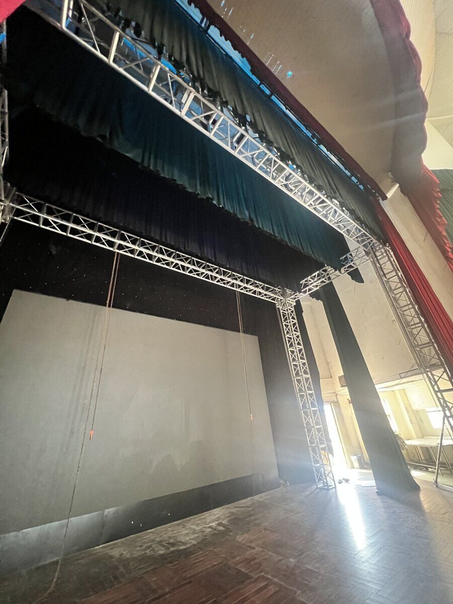 Giàn truss 3D dựng quanh miệng sân khấu Trung tâm Văn hóa Nghệ thuật tỉnh Tây Ninh