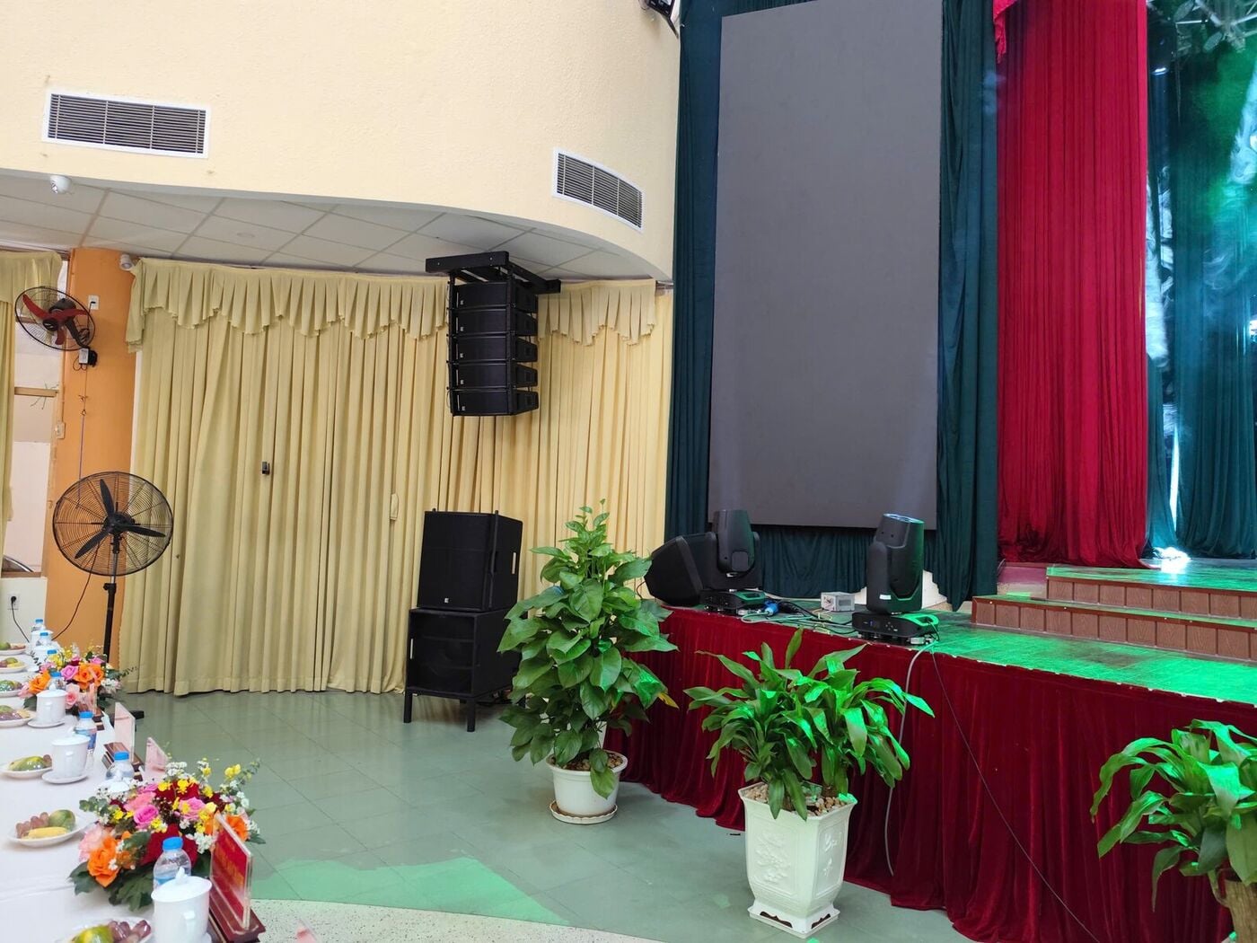 Cụm loa line array Outline Eidos 265 LA treo tại Trung tâm Văn hóa tỉnh Tây Ninh
