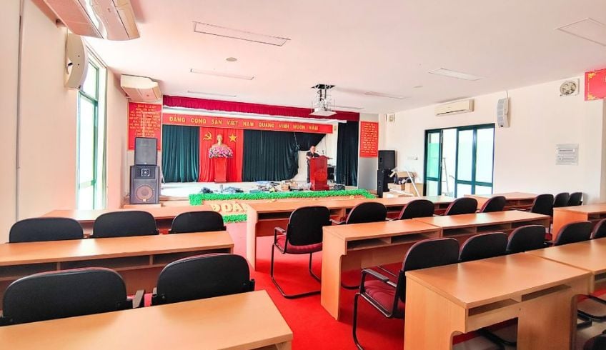 Hội trường Công ty Tecapro dùng loa thùng đặt hai bên sân khấu