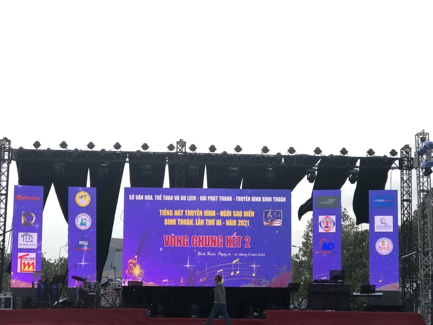 Sân khấu vòng chung kết Tiếng hát Truyền hình Ngôi sao Biển Bình Thuận năm 2021