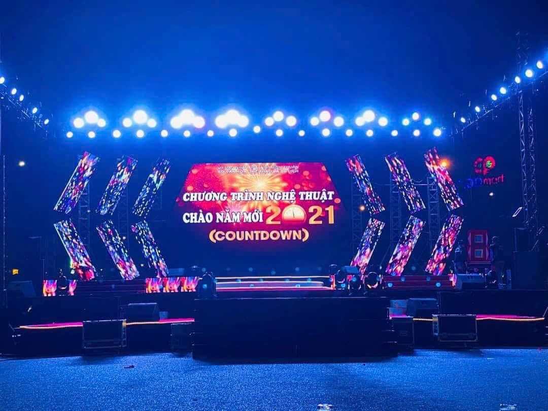Sân khấu chương trình nghệ thuật Chào năm mới 2021 Countdown tại Bình Thuận lên đèn