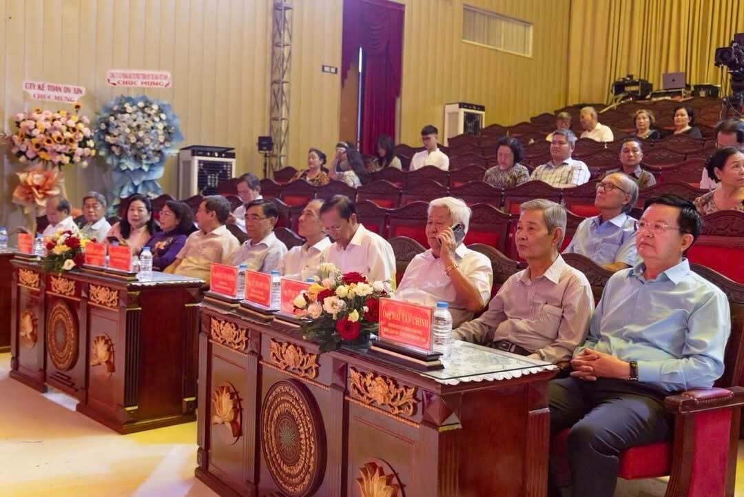 Đại biểu dự chương trình Kỷ niệm Ngày Sân khấu Việt Nam tại Tây Ninh