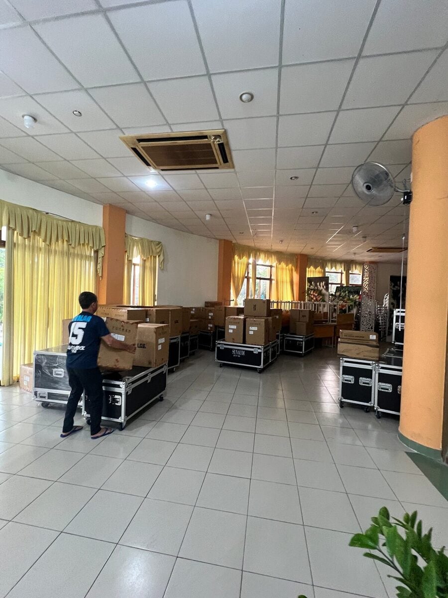 Thùng lưu diễn Sunaudi đựng loa và đèn sân khấu
