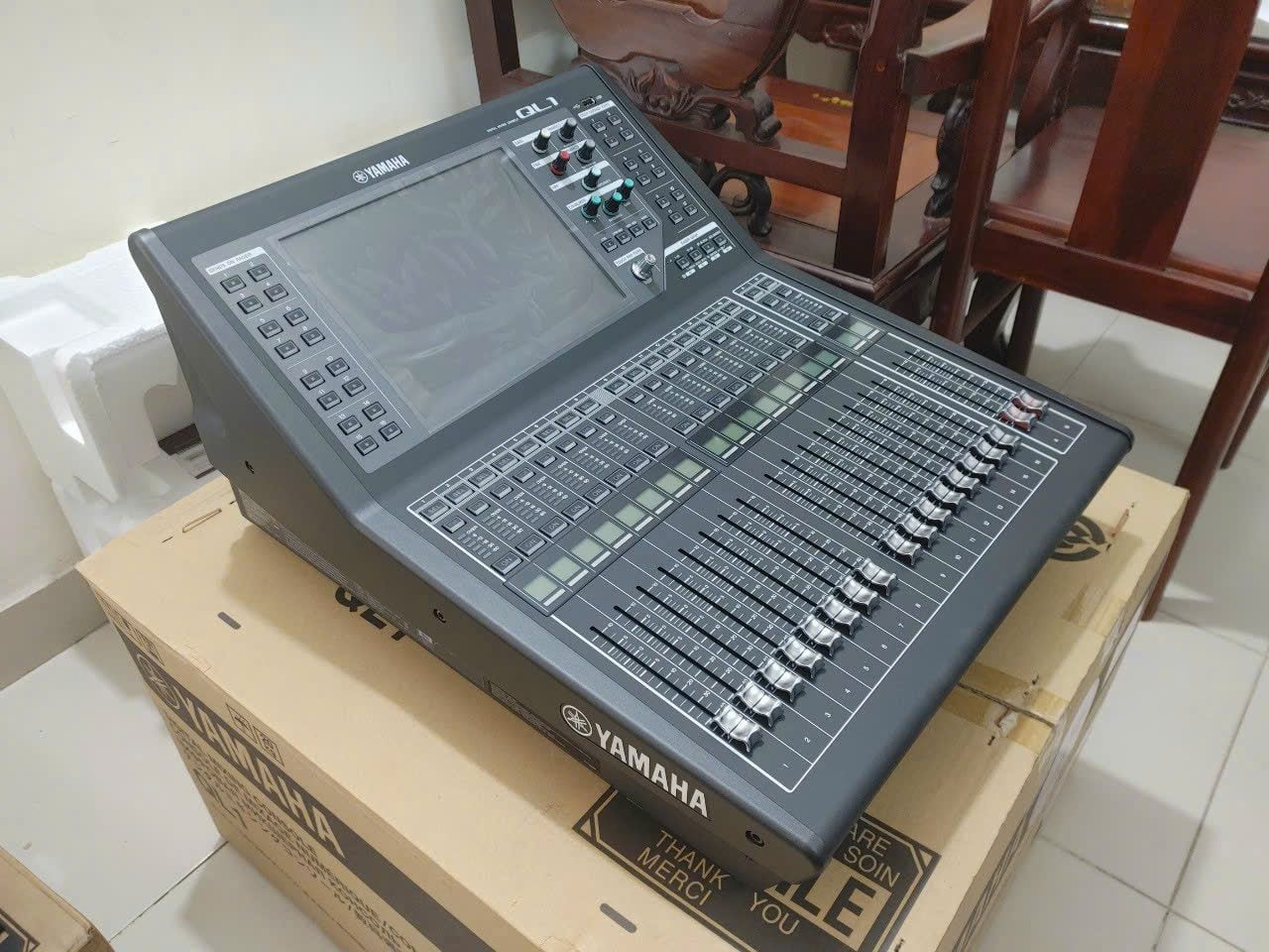 Mixer digital Yamaha QL1 dùng cho Nhà hát Nghệ thuật Đồng Nai