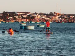 Chèo Kayak và Sup ở Làng Chài Mũi Né