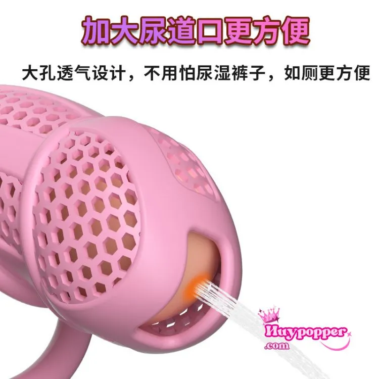 Thiết kế lỗ tiểu lớn của khóa dương vật tổ ong giúp anh em đi vệ sinh dễ dàng mà không cần tháo lắp, không lo ướt quần. Thiết kế lỗ tiểu lớn của khóa dương vật tổ ong giúp anh em đi vệ sinh dễ dàng mà không cần tháo lắp, không lo ướt quần.