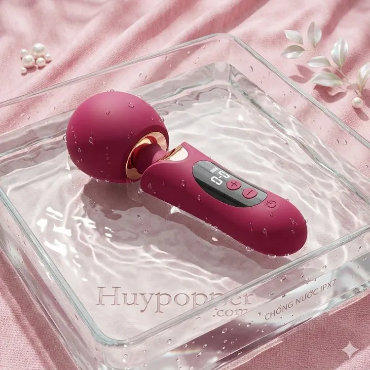 Khả năng kháng nước đạt tiêu chuẩn IPX7 tuyệt đối giúp dễ dàng vệ sinh của máy massage kích thích điểm G Arosa. Khả năng kháng nước đạt tiêu chuẩn IPX7 tuyệt đối giúp dễ dàng vệ sinh của máy massage kích thích điểm G Arosa.