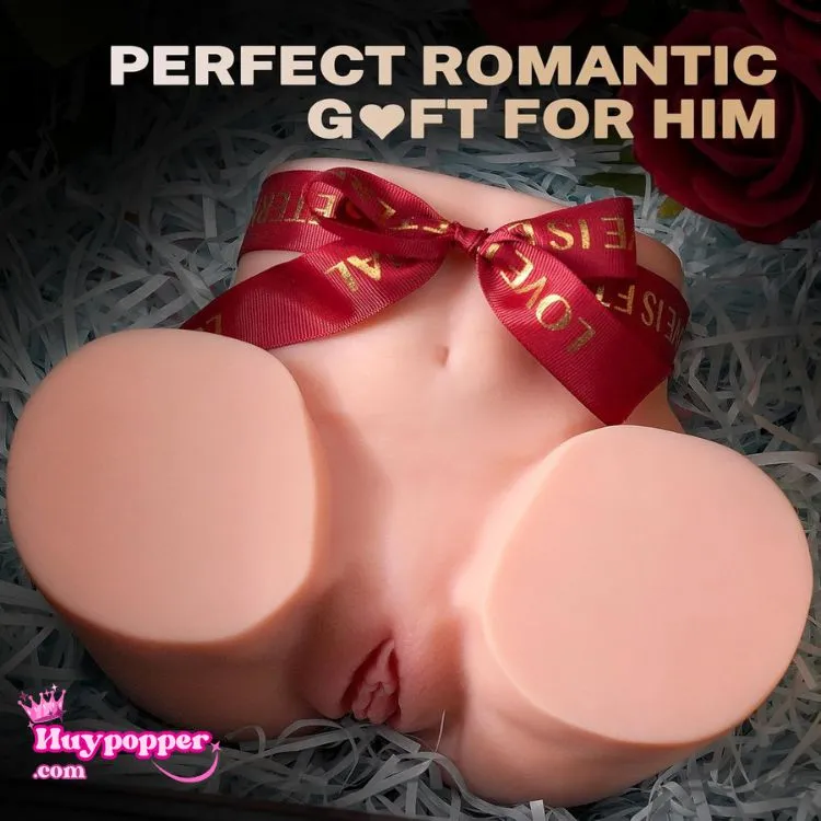 Mông giả Bella được đóng gói sang trọng làm quà tặng, cận cảnh chi tiết vùng kín hồng hào như thật. Mông giả Bella được đóng gói sang trọng làm quà tặng, cận cảnh chi tiết vùng kín hồng hào như thật.