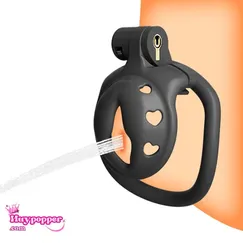 Khóa Dương Vật Màu Đen Hình Âm Đạo – Khóa Cu Ép Sát Kích Thích (Kèm 4 Ring)