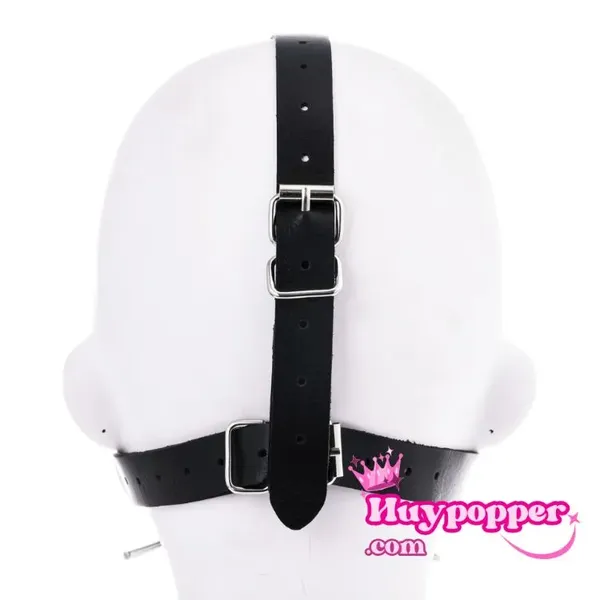 Bịt miệng móc mũi chơi bdsm