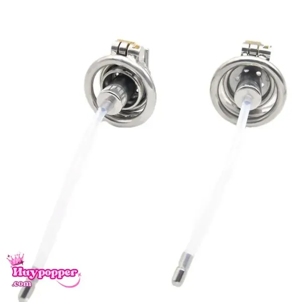 Khóa dương vật có thông tiểu ấn cu vào trong