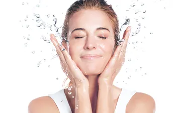 Rửa mặt như thế nào cho đúng cách chăm sóc da ?