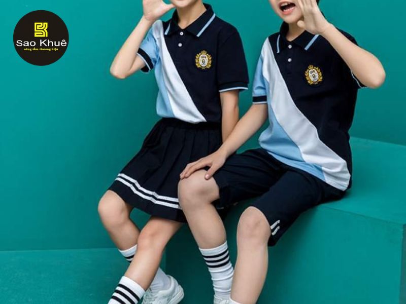 áo thun đồng phục phối màu với chân váy
