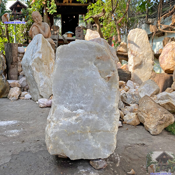 Trụ đá thạch anh trắng nguyên khối trấn trạch Trụ đá thạch anh trắng nguyên khối trấn trạch