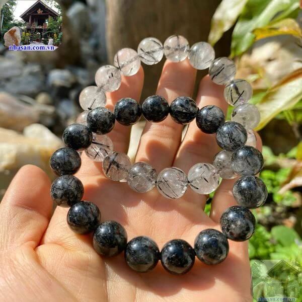 Nên vệ sinh thanh tẩy và nạp năng lượng cho đá theo định kỳ Nên vệ sinh thanh tẩy và nạp năng lượng cho đá theo định kỳ