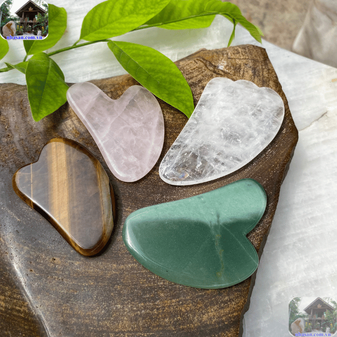 Đá guasha phù hợp với hầu hết mọi người Đá guasha phù hợp với hầu hết mọi người