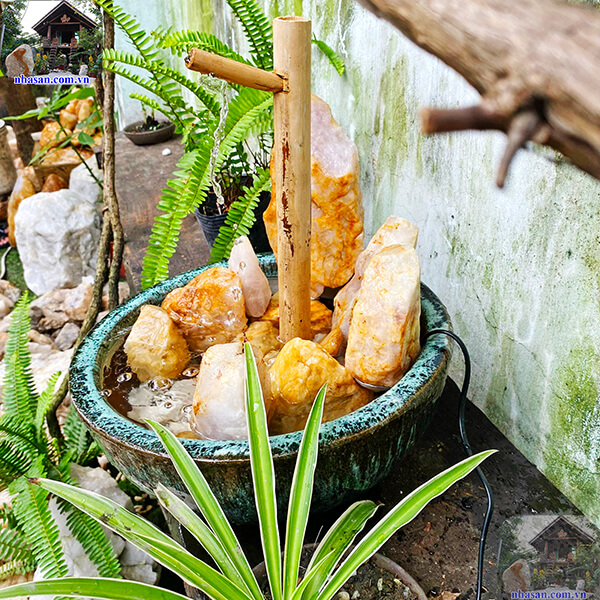 Dòng nước chảy liên tục trong phong thủy luân tạo ra âm thanh thư giãn Dòng nước chảy liên tục trong phong thủy luân tạo ra âm thanh thư giãn