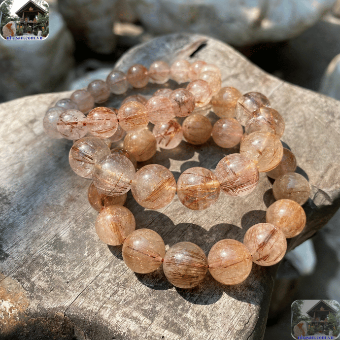 Thạch anh tóc đỏ sẽ là lựa chọn lý tưởng cho người mệnh Hoả và Thổ Thạch anh tóc đỏ sẽ là lựa chọn lý tưởng cho người mệnh Hoả và Thổ