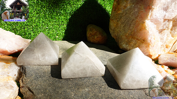 Năng lượng của kim tự tháp còn giúp thu hút tài lộc Năng lượng của kim tự tháp còn giúp thu hút tài lộc