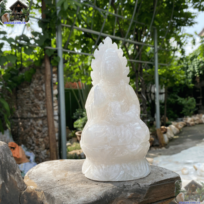 Phật Quan Âm là biểu tượng của tình thương, lòng từ bi và bình an Phật Quan Âm là biểu tượng của tình thương, lòng từ bi và bình an