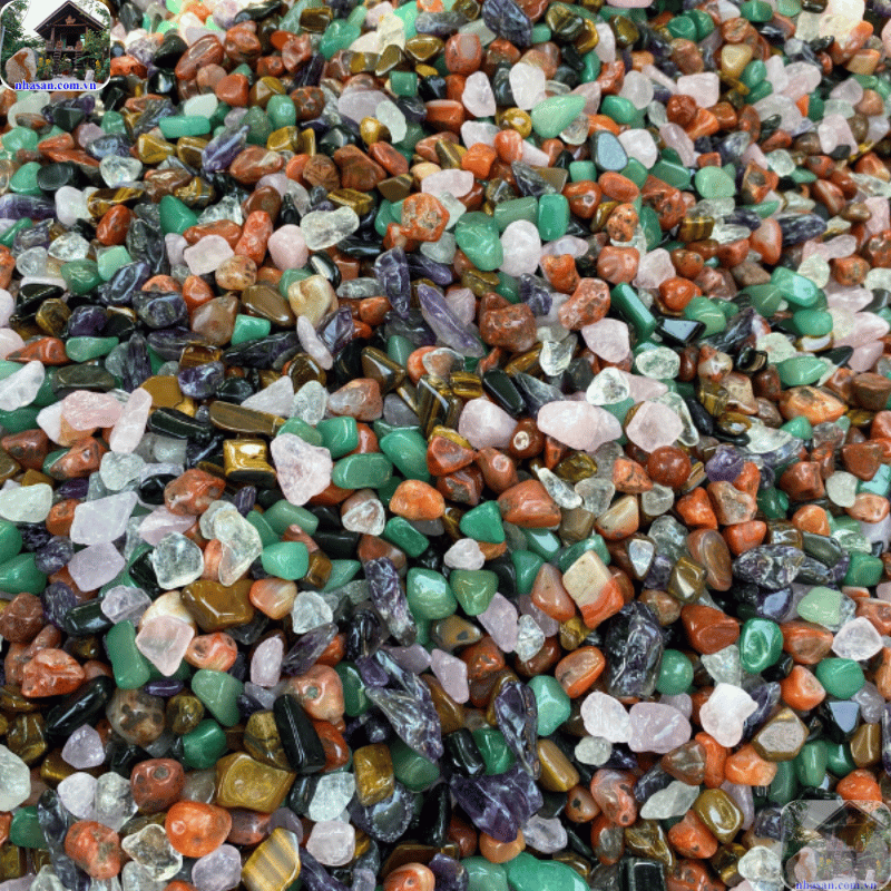 Đá thạch anh vụn được sử dụng để rải dưới mộ, nền móng lăng mộ hoặc xung quanh Đá thạch anh vụn được sử dụng để rải dưới mộ, nền móng lăng mộ hoặc xung quanh