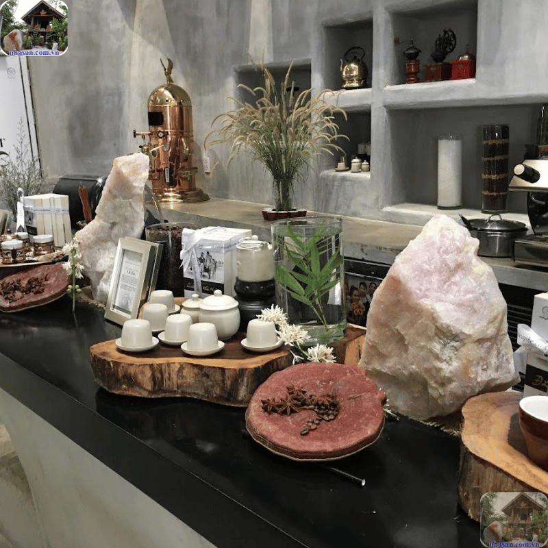 Trụ đá thạch anh đặt ở khu vực tiếp giáp để trấn áp uế khí và củng cố năng lượng Trụ đá thạch anh đặt ở khu vực tiếp giáp để trấn áp uế khí và củng cố năng lượng