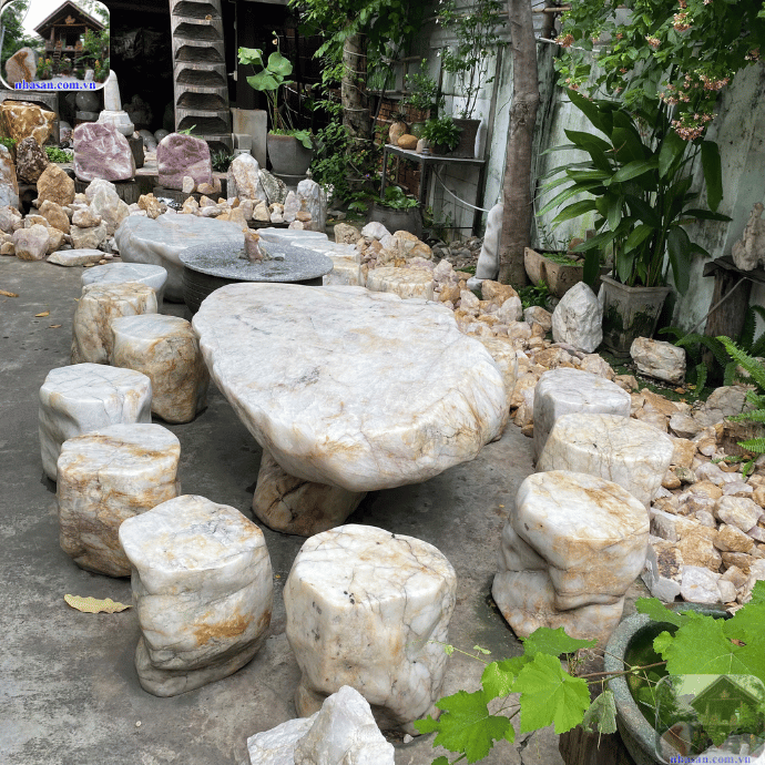 Bàn ghế đá tự nhiên nguyên khối là dòng sản phẩm cao cấp Bàn ghế đá tự nhiên nguyên khối là dòng sản phẩm cao cấp