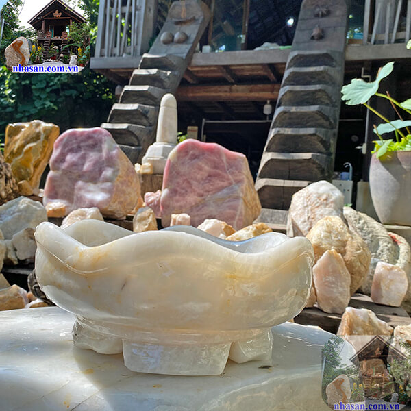 Bát đá tự nhiên mang đến vẻ đẹp sang trọng Bát đá tự nhiên mang đến vẻ đẹp sang trọng