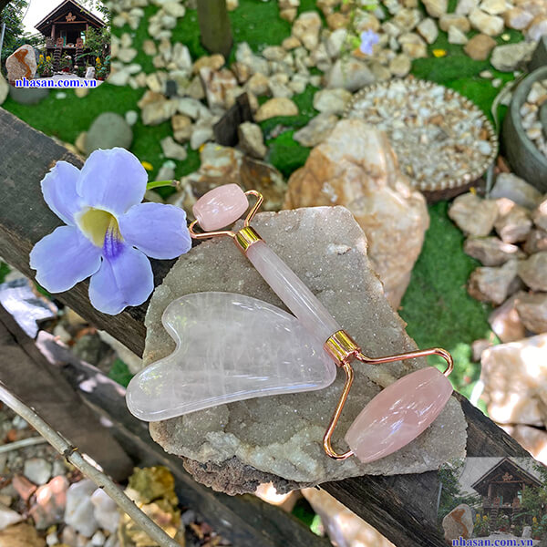 Cây lăn mặt và miếng đá massage nâng cơ mặt Cây lăn mặt và miếng đá massage nâng cơ mặt