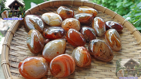 Mã não đỏ là một trong các loại đá mã não của Việt Nam Mã não đỏ là một trong các loại đá mã não của Việt Nam