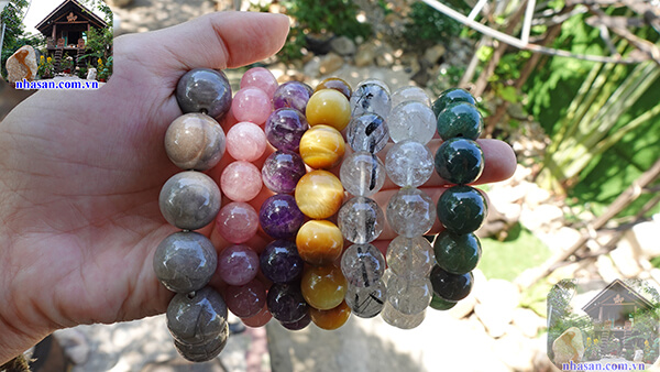 Các mẫu vòng đá phong thủy đẹp ấn tượng Các mẫu vòng đá phong thủy đẹp ấn tượng