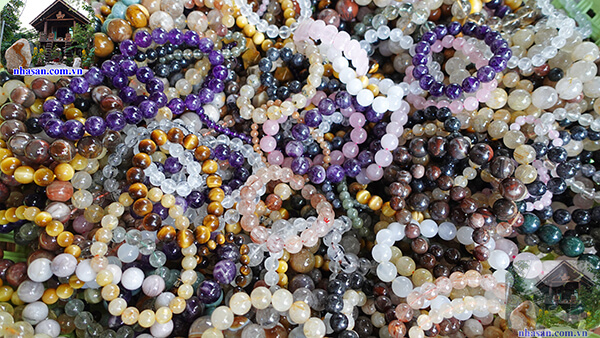 Vòng đá phong thủy đa dạng màu sắc, chất liệu, kích thước Vòng đá phong thủy đa dạng màu sắc, chất liệu, kích thước