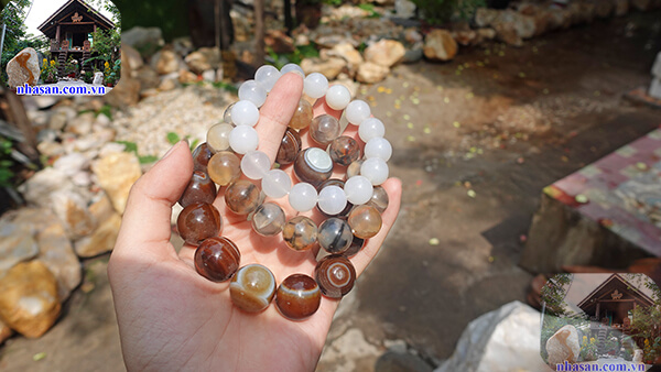 Trang sức mã não nên được bảo quản để tránh bị nứt vỡ Trang sức mã não nên được bảo quản để tránh bị nứt vỡ