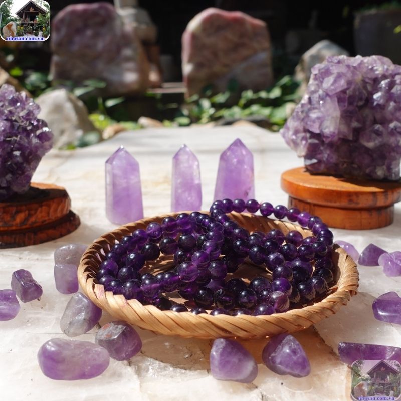 Thạch Anh Tím là một loại đá thanh tẩy năng lượng mạnh mẽ Thạch Anh Tím là một loại đá thanh tẩy năng lượng mạnh mẽ