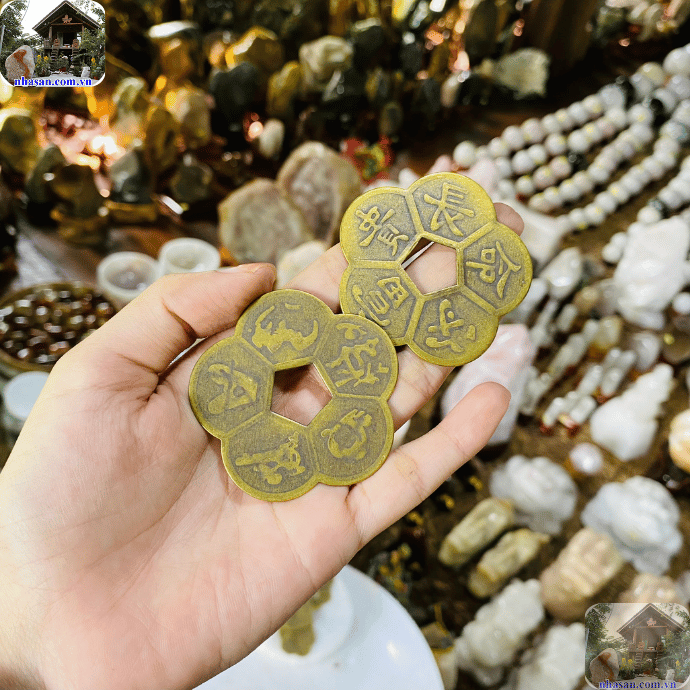 Tiền xu cổ mang giá trị lịch sử, tích tụ năng lượng qua thời gian Tiền xu cổ mang giá trị lịch sử, tích tụ năng lượng qua thời gian