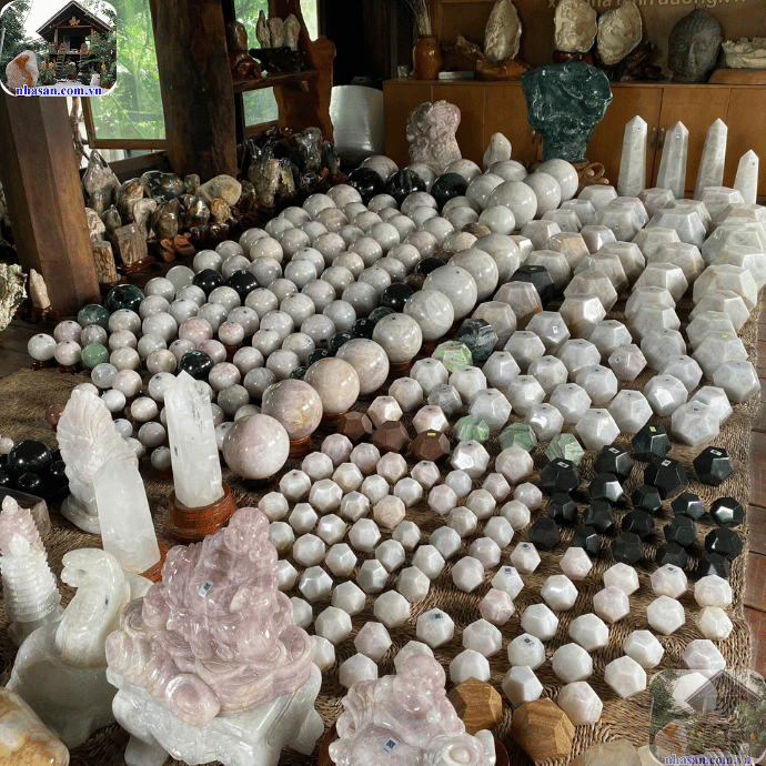 Có thể kết hợp với các vật phẩm phong thủy khác để tối ưu hóa năng lượng Có thể kết hợp với các vật phẩm phong thủy khác để tối ưu hóa năng lượng